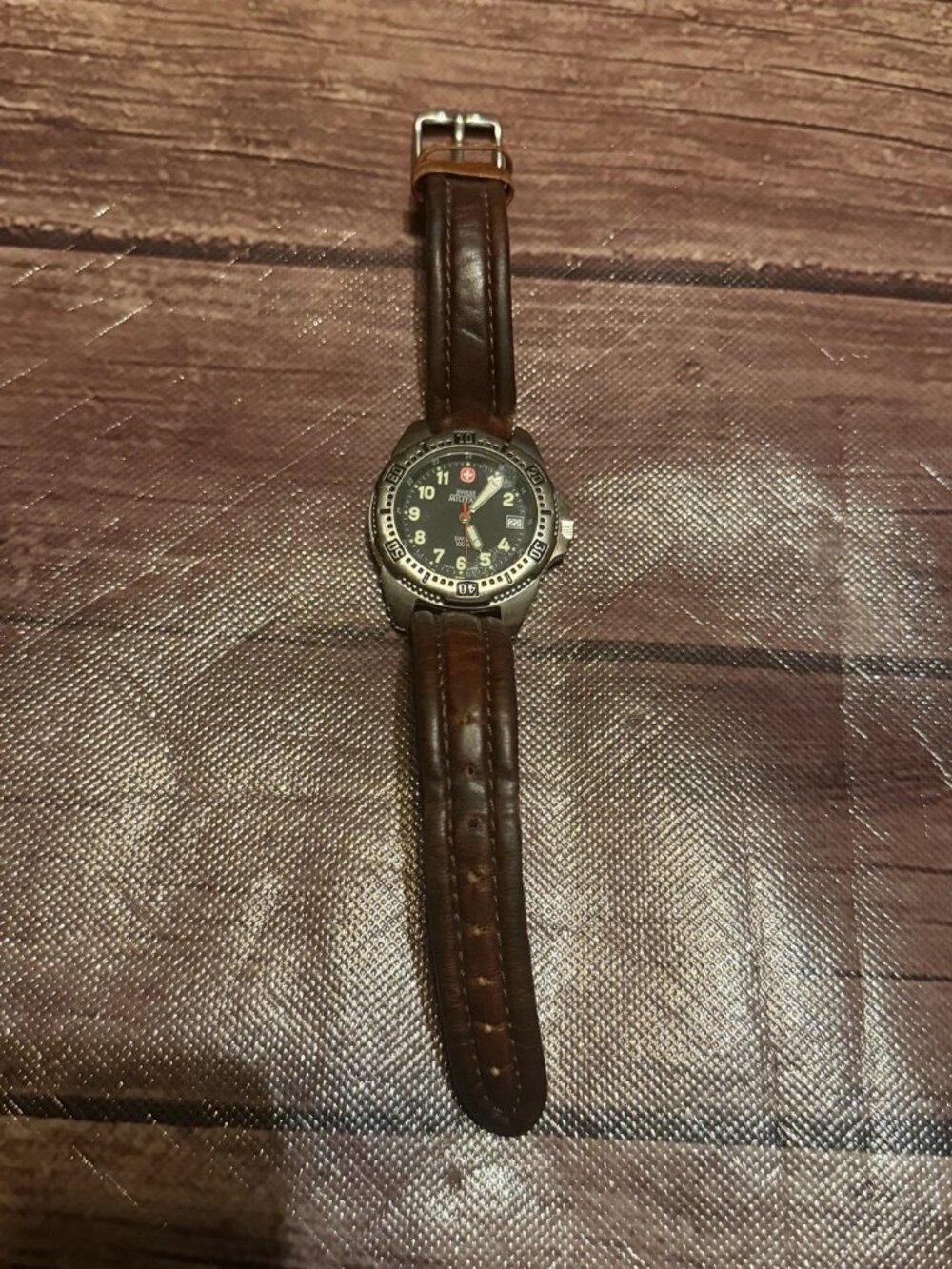 MEN'S WENGER SWISS MILITARY QUARTZ WATCH MODEL 095.0489 NEEDS BATTERY
